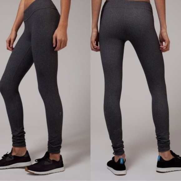Ivivva by Lululemon • Gray Cozy Herringbone Tight Leggings  • Size 14 - Picture 1 of 6